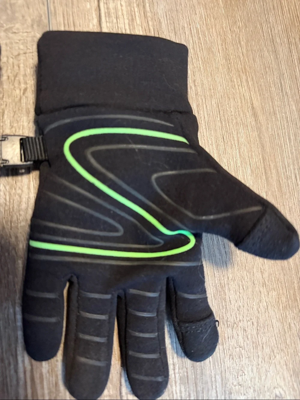 HEAD Kids Touchscreen Gloves featuring neon green branding and a connecting cli